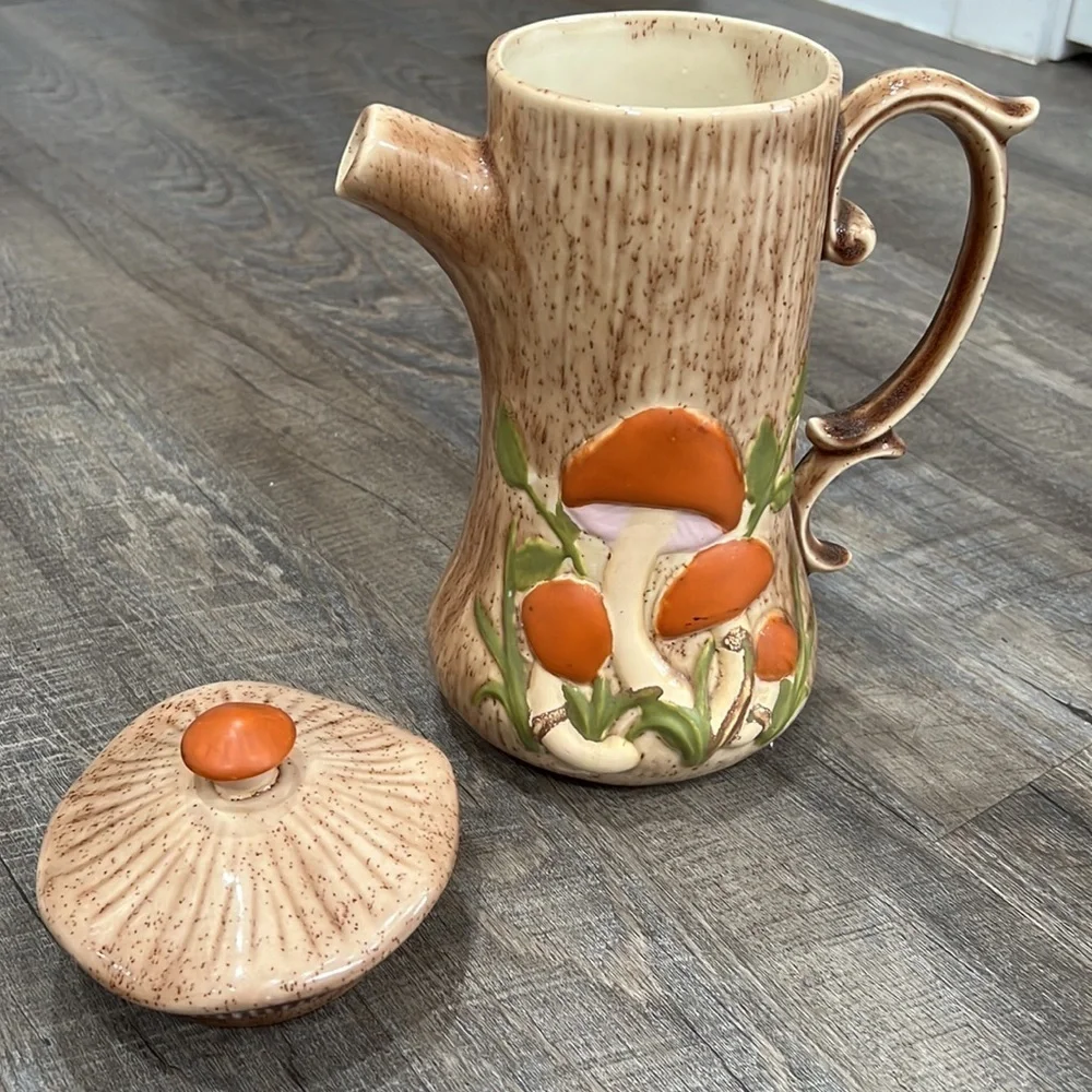 ARNELS Vintage 70’s Mushroom 🍄 Ceramic Retro watering pitcher w lid RARE find